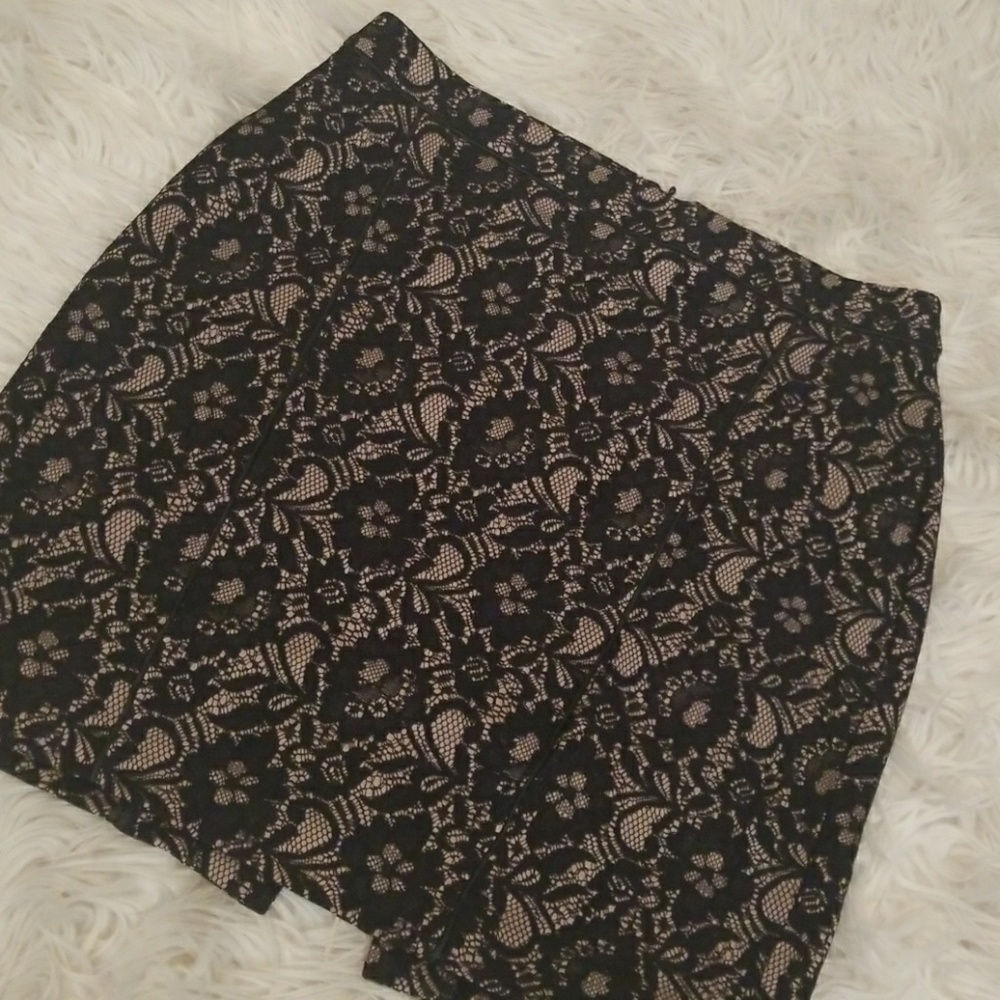 Lace skirt